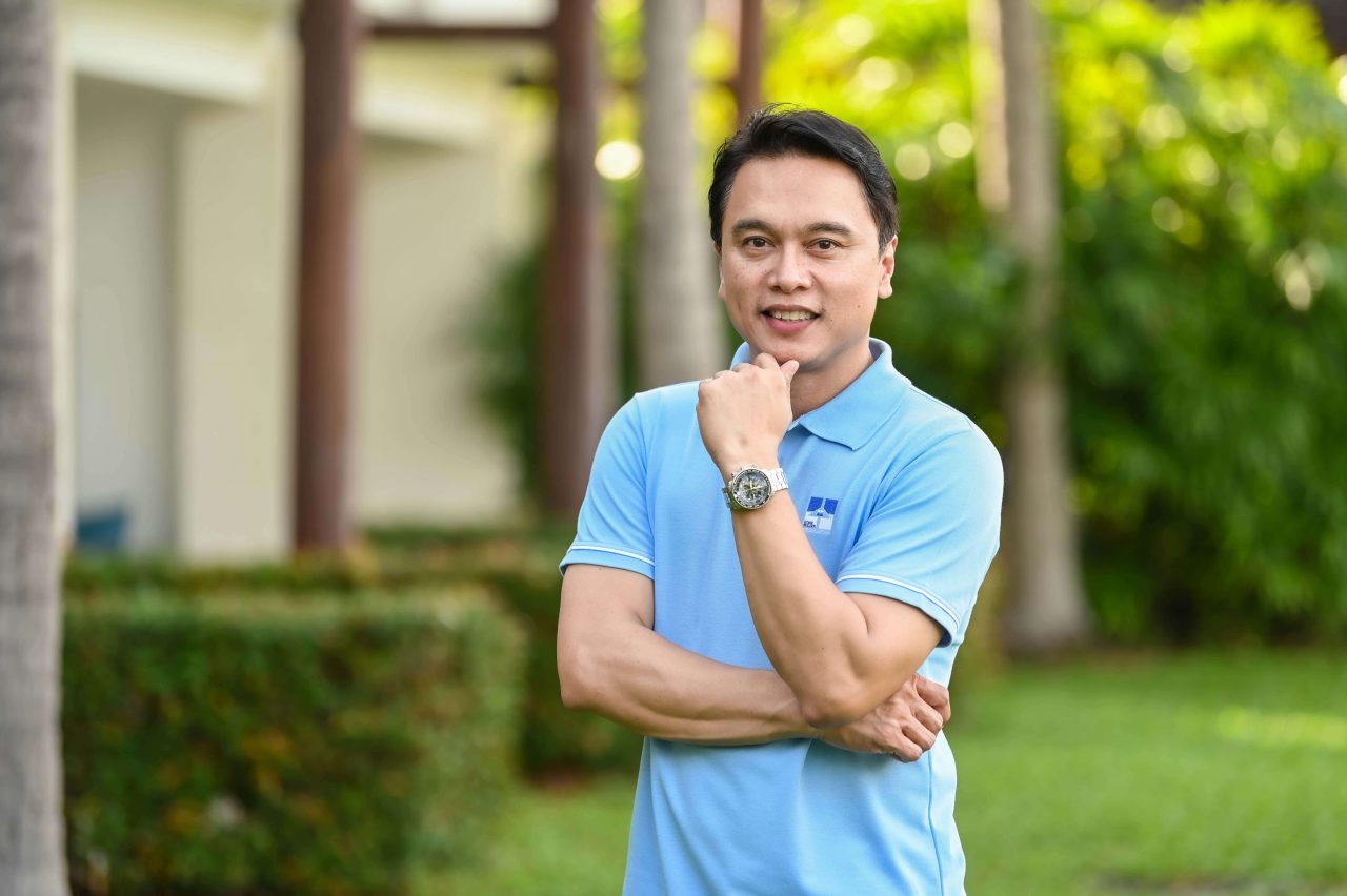 นายโอฬาร จันทร์ภู่ นายกสมาคมธุรกิจรับสร้างบ้าน
