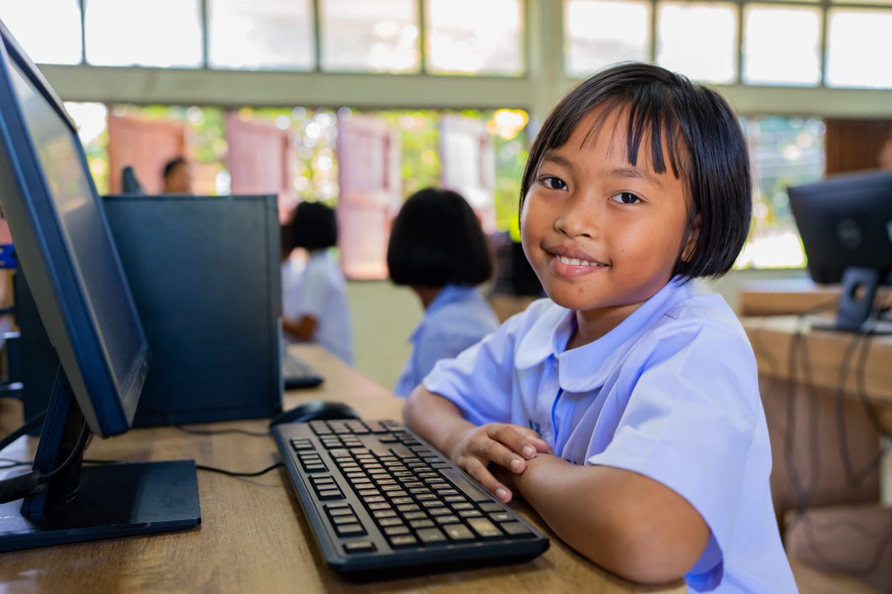 ศุภาลัย สร้างดี มอบอุปกรณ์ IT แก่โรงเรียนขาดแคลน