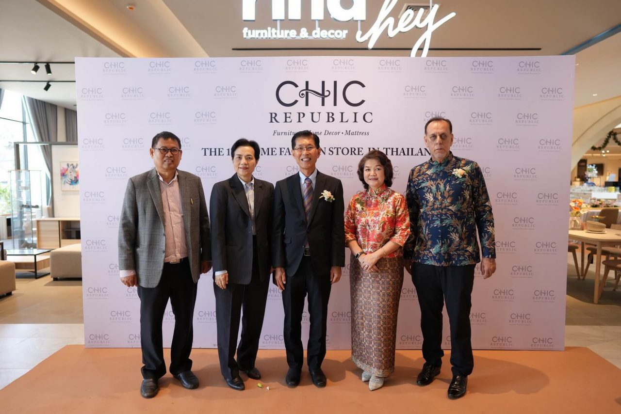 AJ ร่วมเปิดงาน