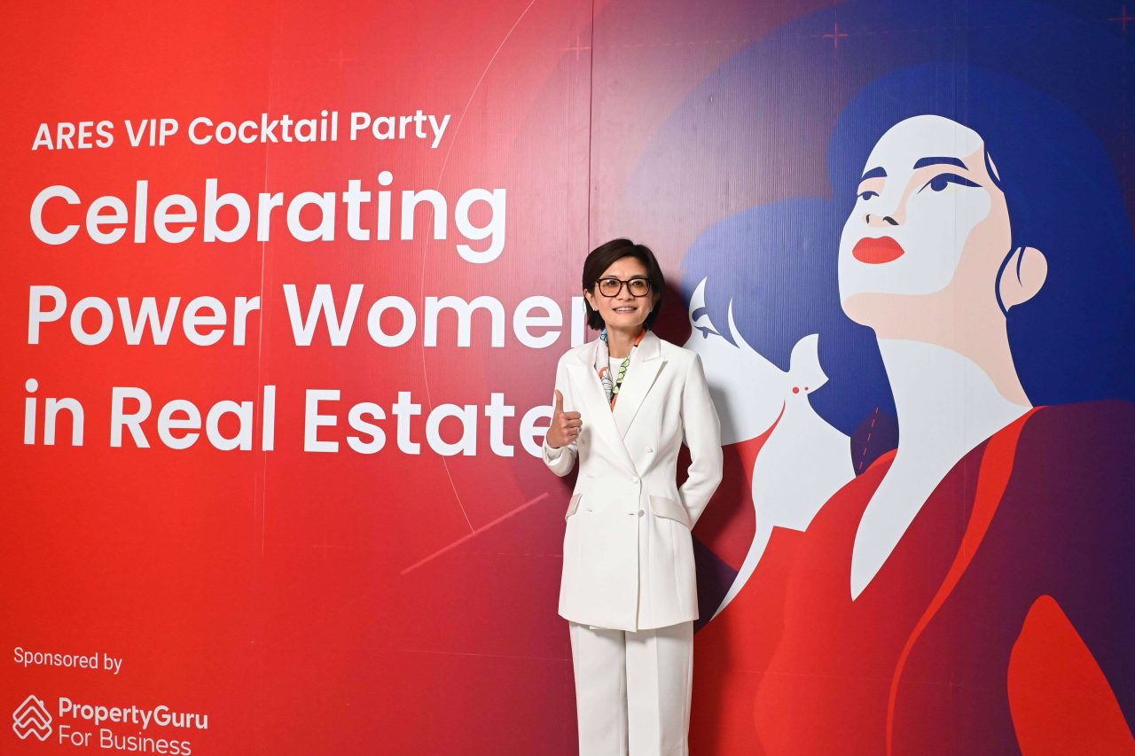 ดร ยุ้ย เกษรา รับรางวัล ARES Power Women ()