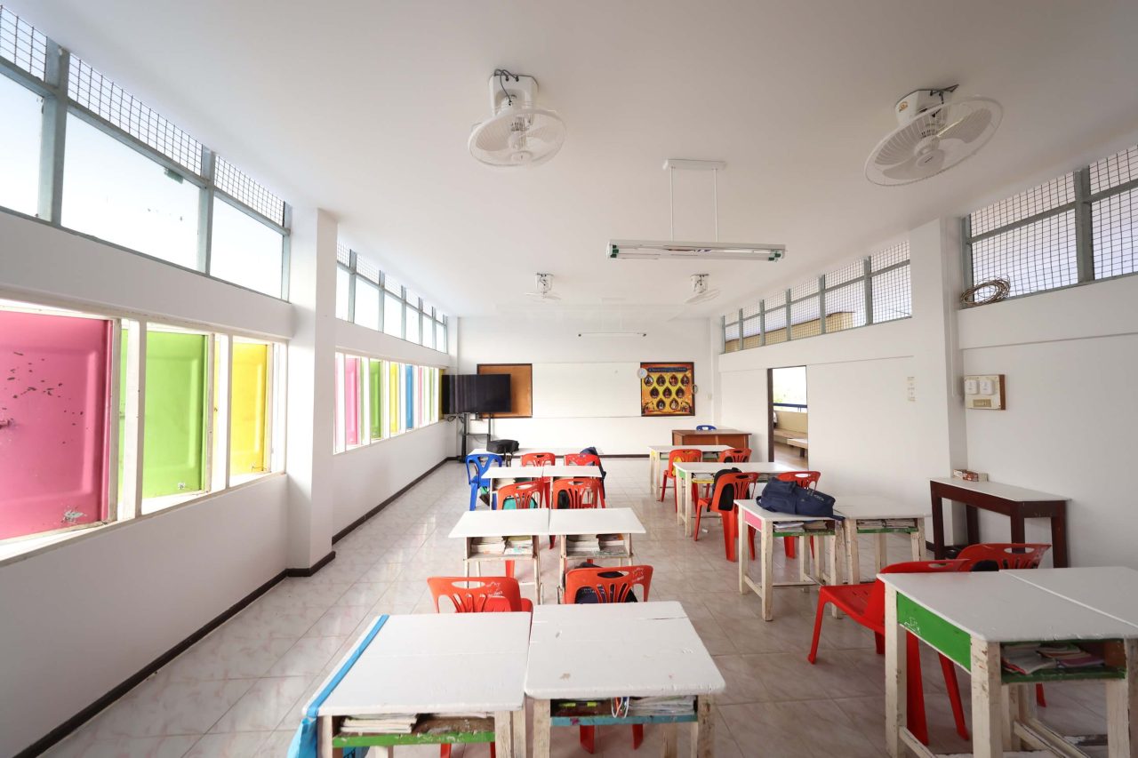 ซ่อมแซมปรับปรุงห้องเรียน