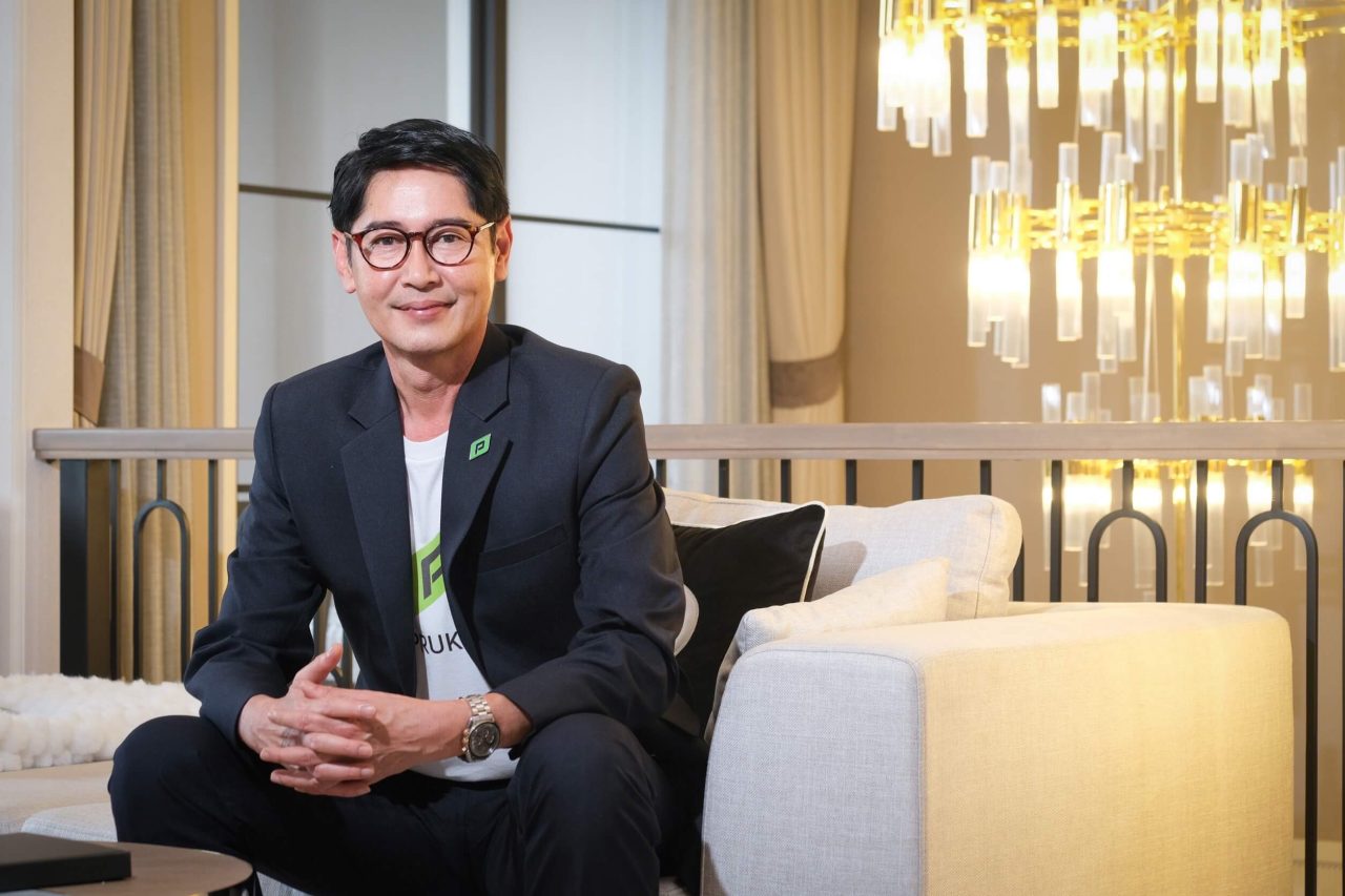 นายธีระ ทองวิไล