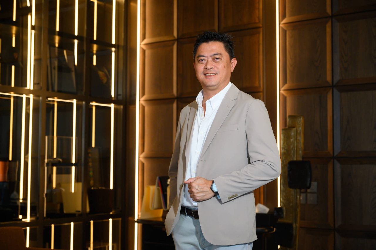 คุณเข้ม คำวงศ์ปิน ประธานเจ้าหน้าที่บริหารสายการออกแบบและก่อสร้าง บริษัท สิงห์ เอสเต