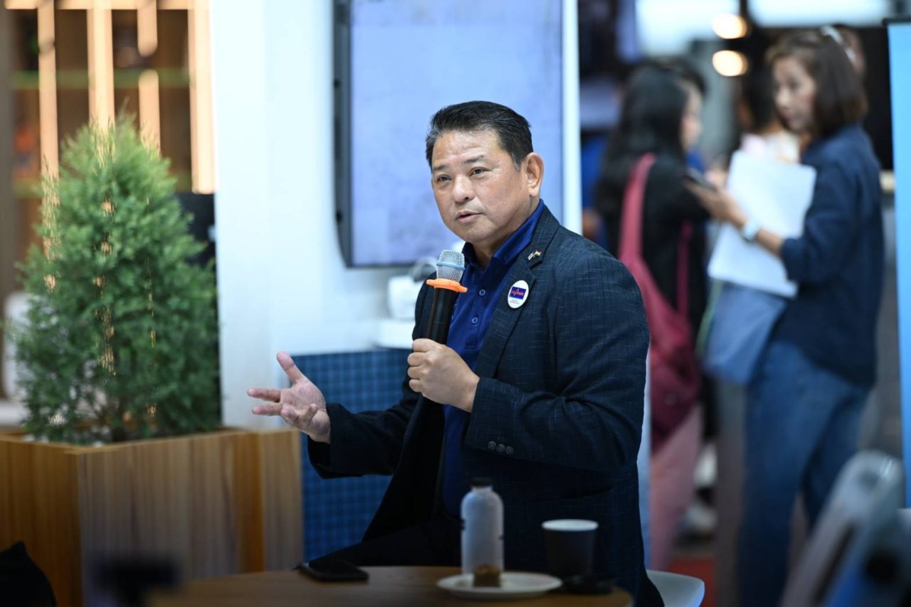 ธนูศักดิ์ พึ่งเดช ประธานกรรมการบริหาร และกรรมการผู้จัดการ บริษัท เจ ดี พูลส์