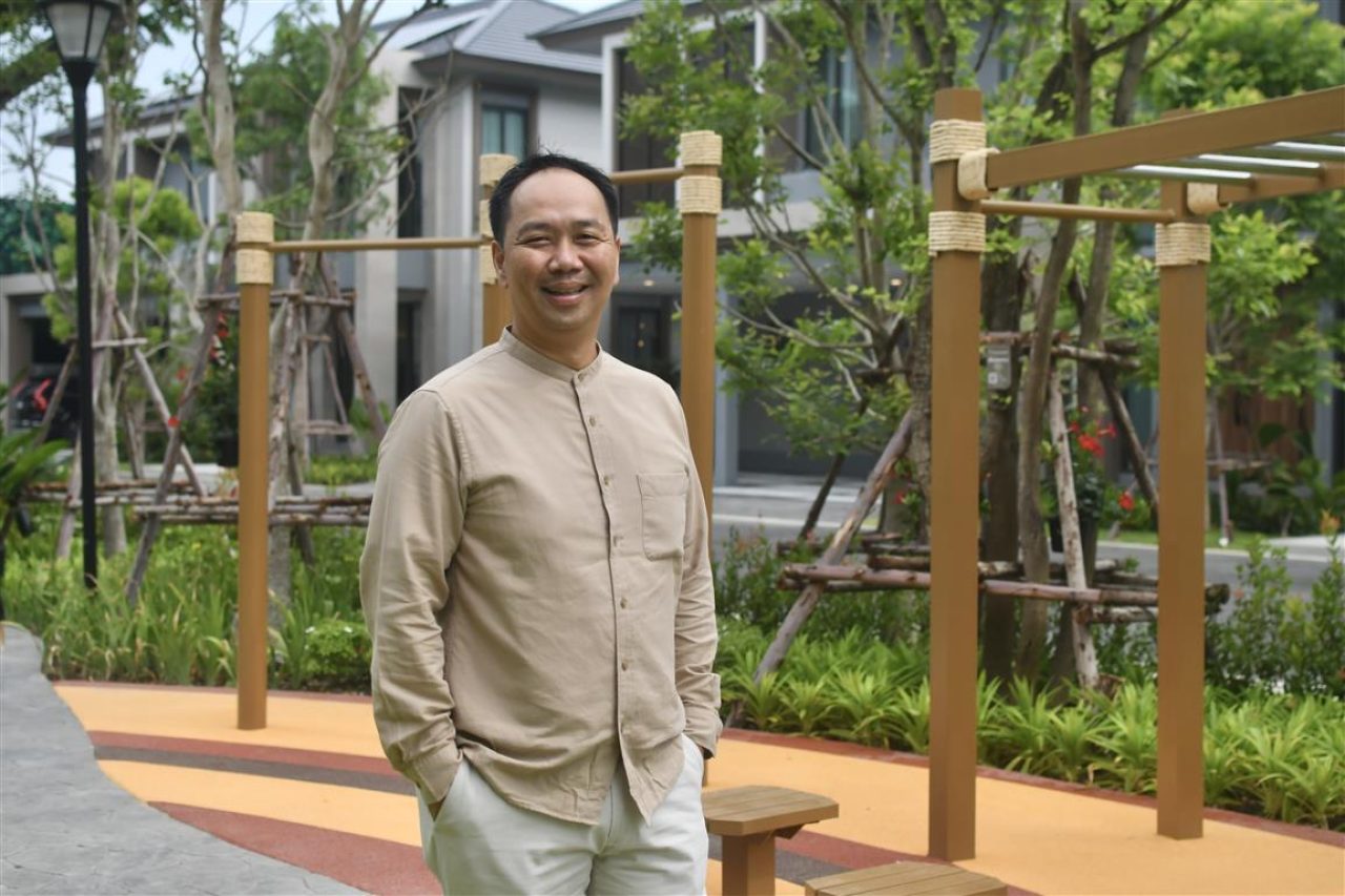 () ประธานเจ้าหน้าที่บริหาร ธนาสิริ กรุ๊ป ส
