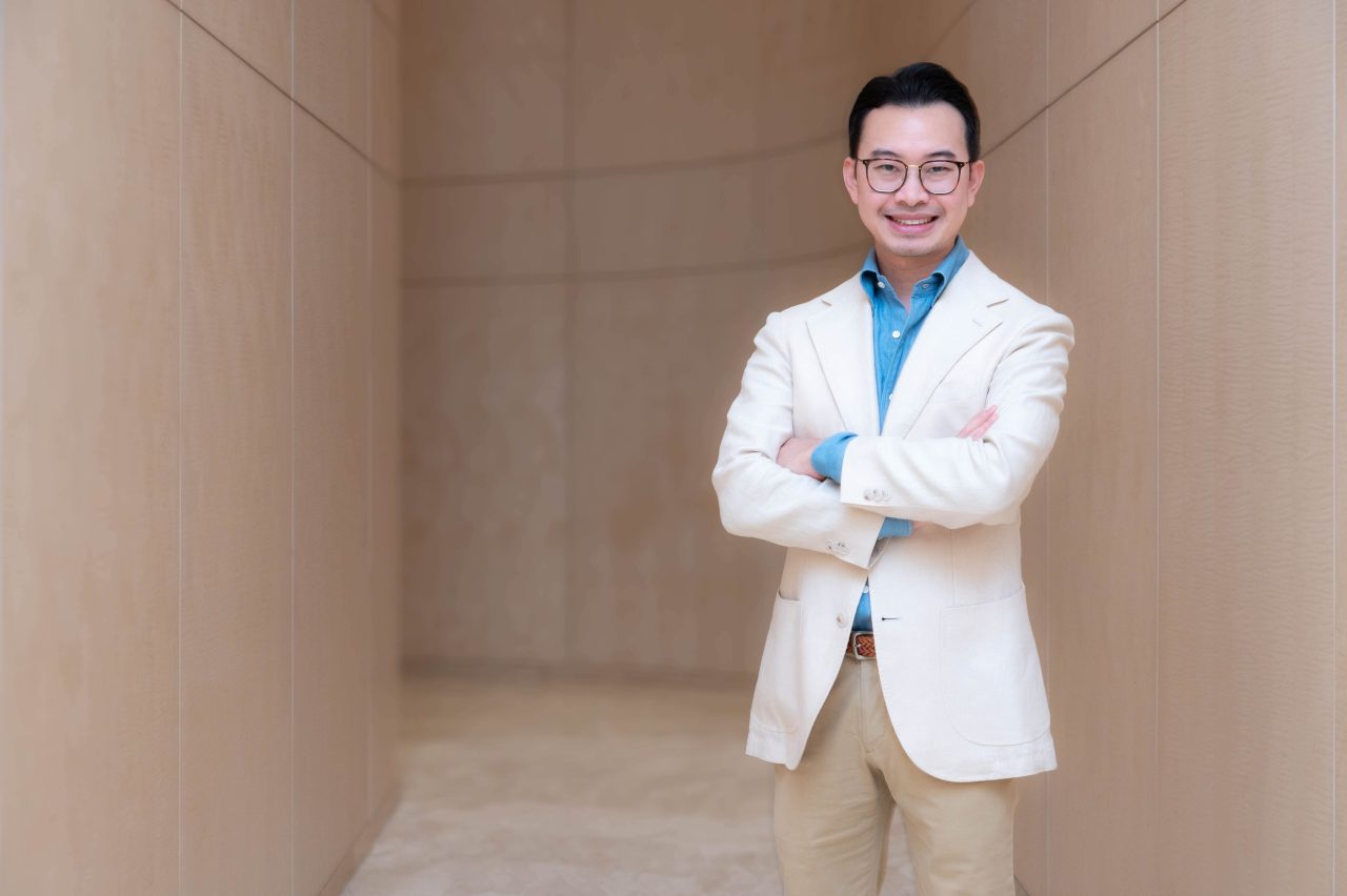 คุณพงศ์อนันต์ สุขเกษม ประธานเจ้าหน้าที่สายงานการตลาด