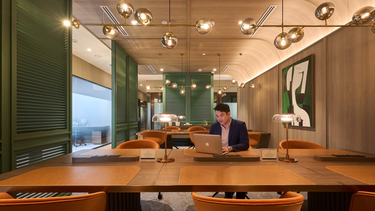 Hot Desk ขนาดใหญ่