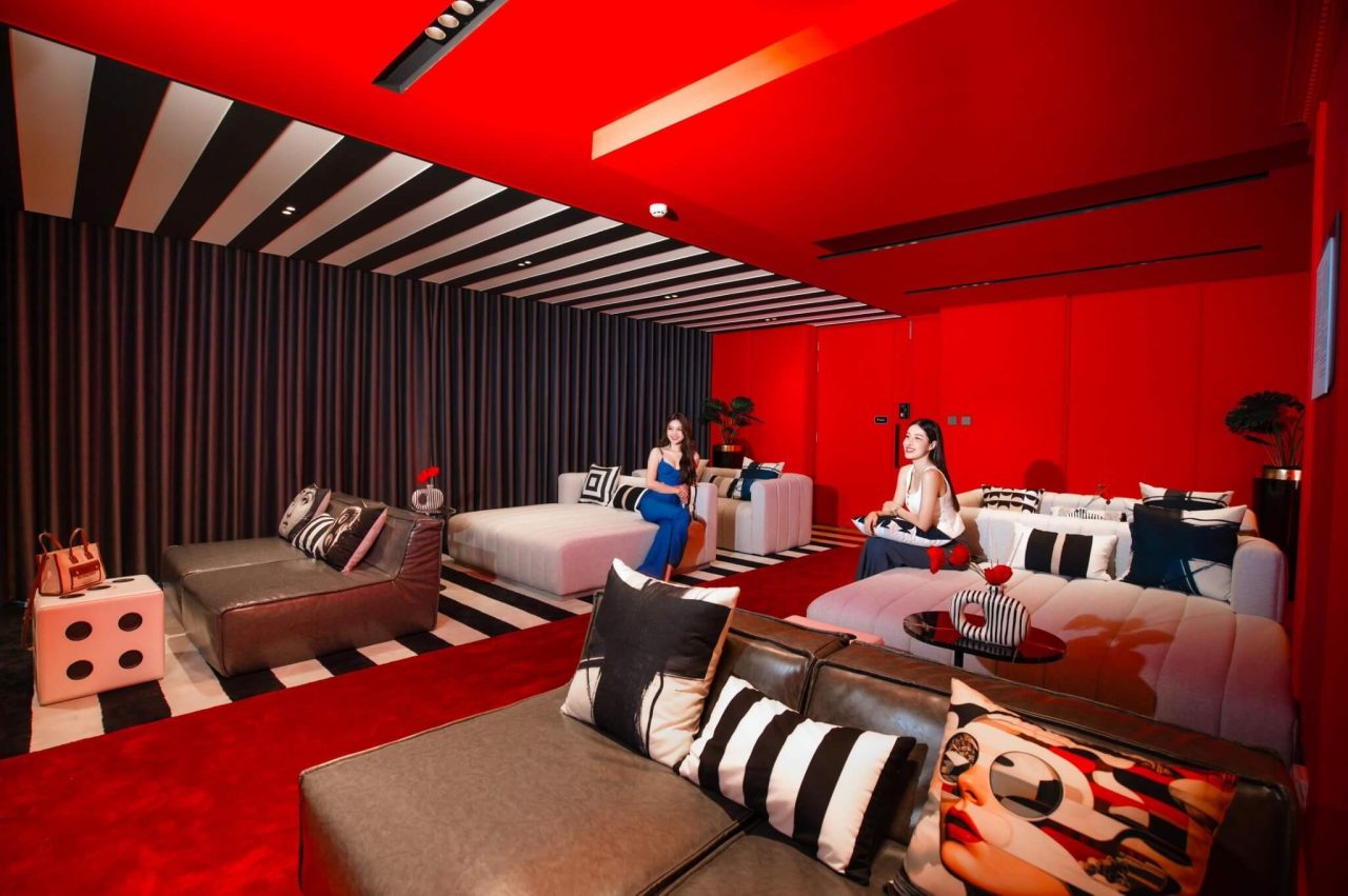 แพรวและพลอยที่ Game Room & Play Room