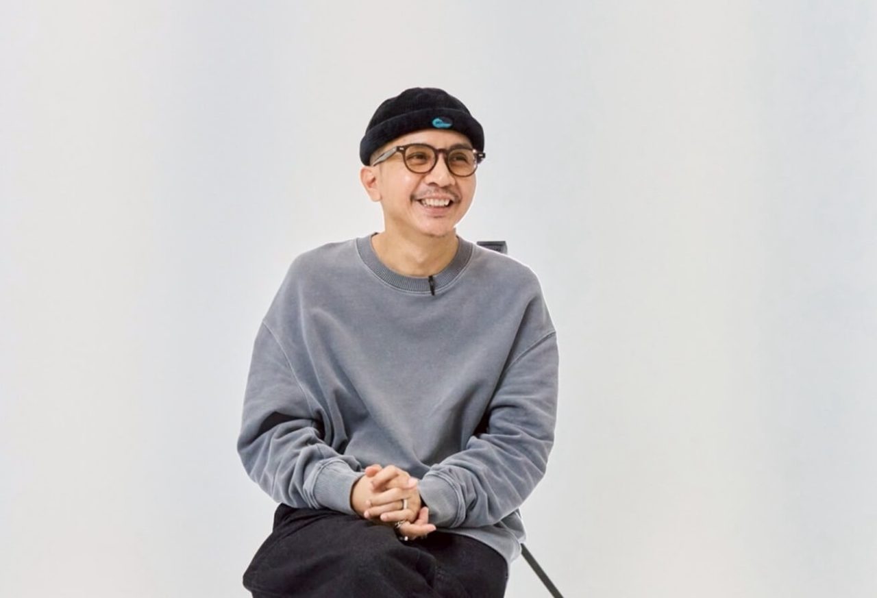 จักรกฤษณ์ อนันตกุล (เหนือ) อิลลัสเตรเตอร์และกราฟิกดีไซเนอร์ระดับแนวหน้าของไทย