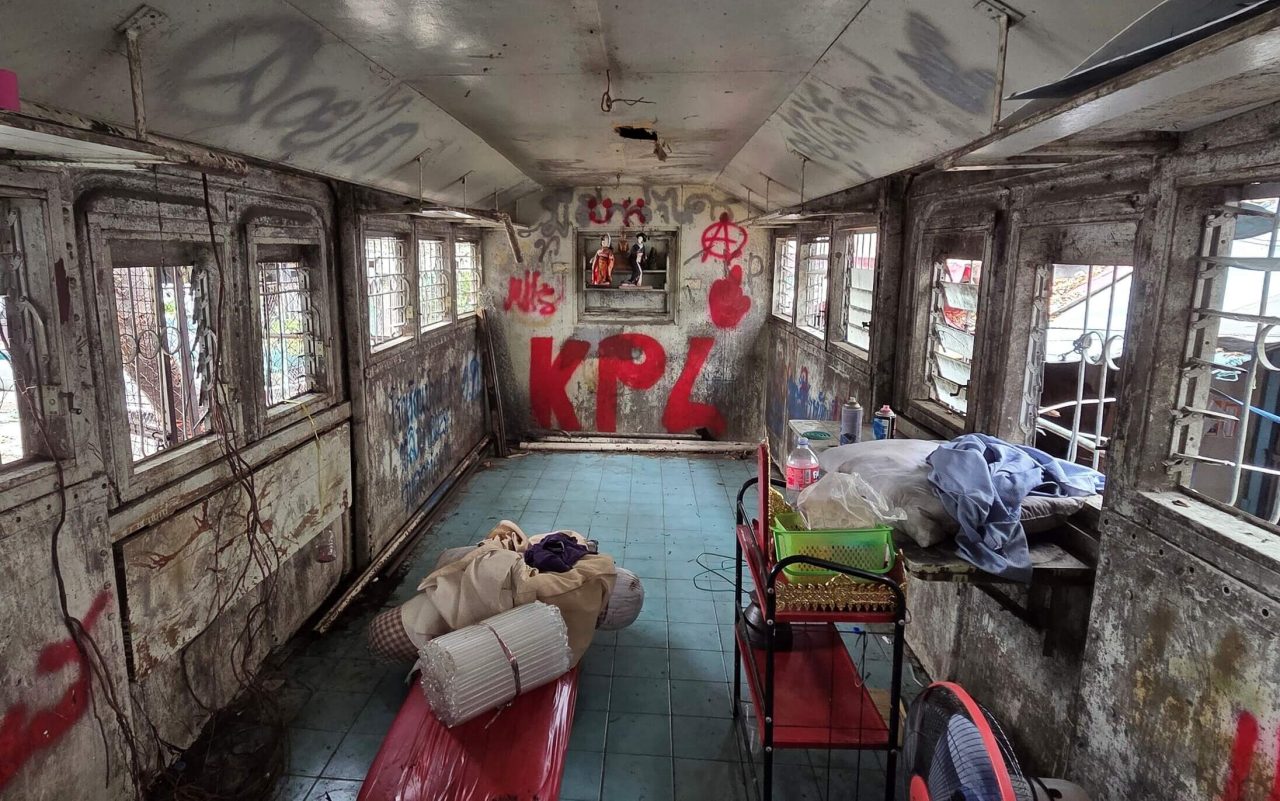 ในโบกี้รถไฟ Before