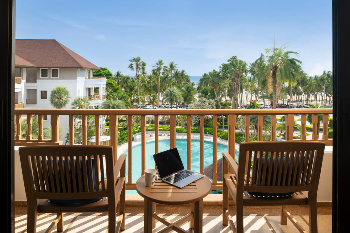 Amari Bangsaen Deluxe Pool King with Balcony JPG