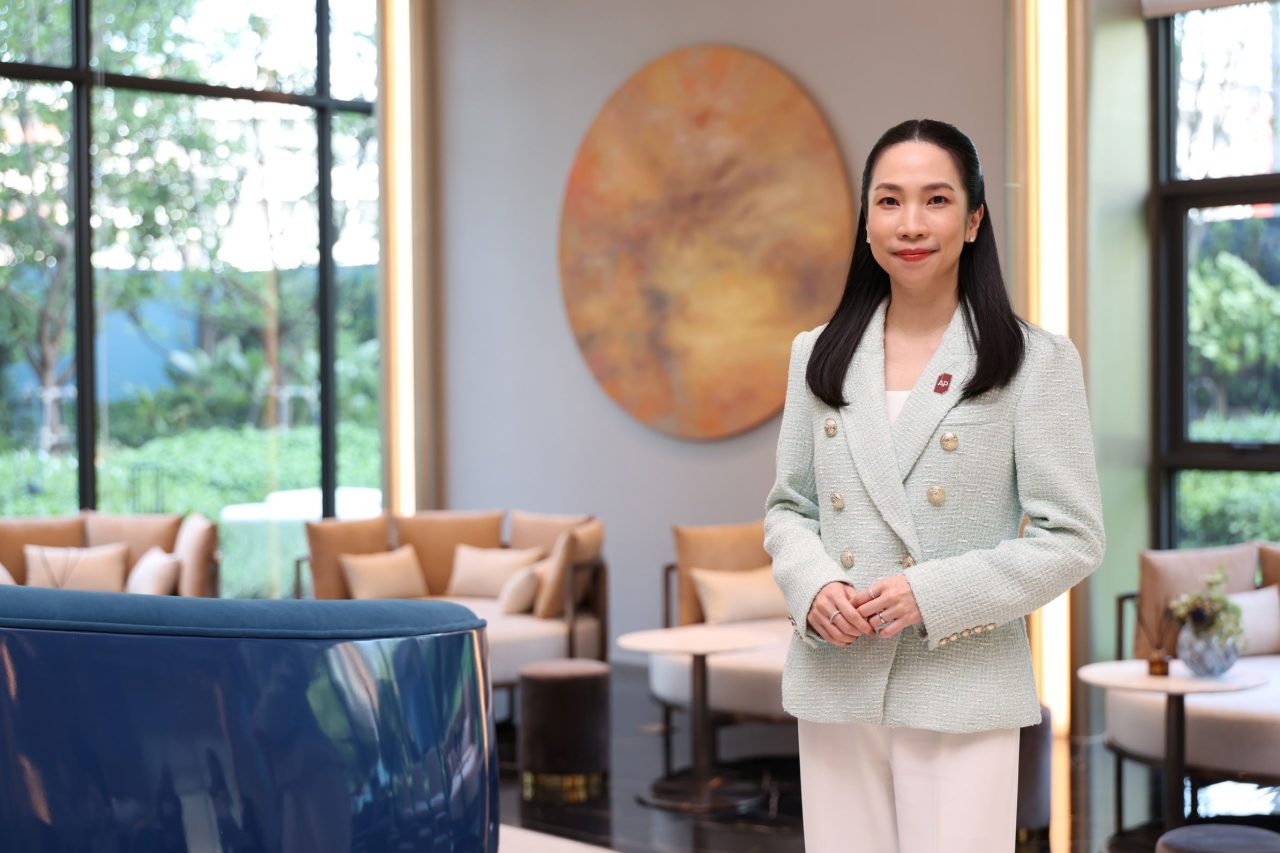 คุณนิยมาพร โต๊ะสงวนพันธ์