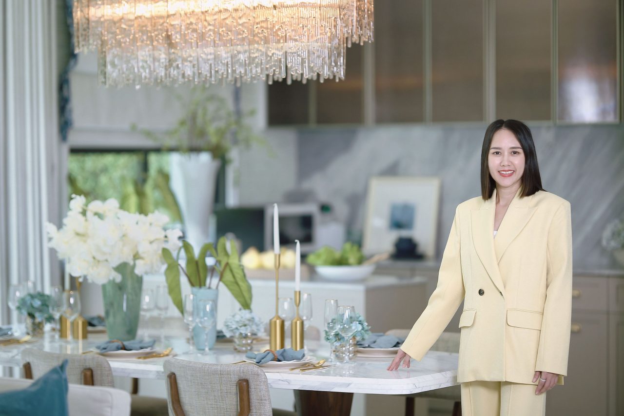 คุณภัคพริ้ง การุญ รองผู้อำนวยการฝ่ายการตลาดโครงการแนวราบ บริษัท แสนสิริ จำกัด (มหาชน)
