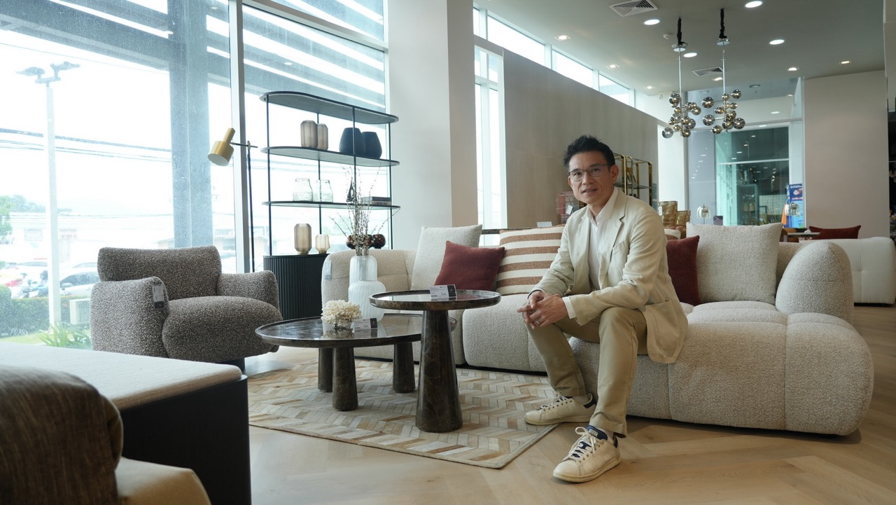 นายพิเดช ชวาลดิฐ ขนาดใหญ่