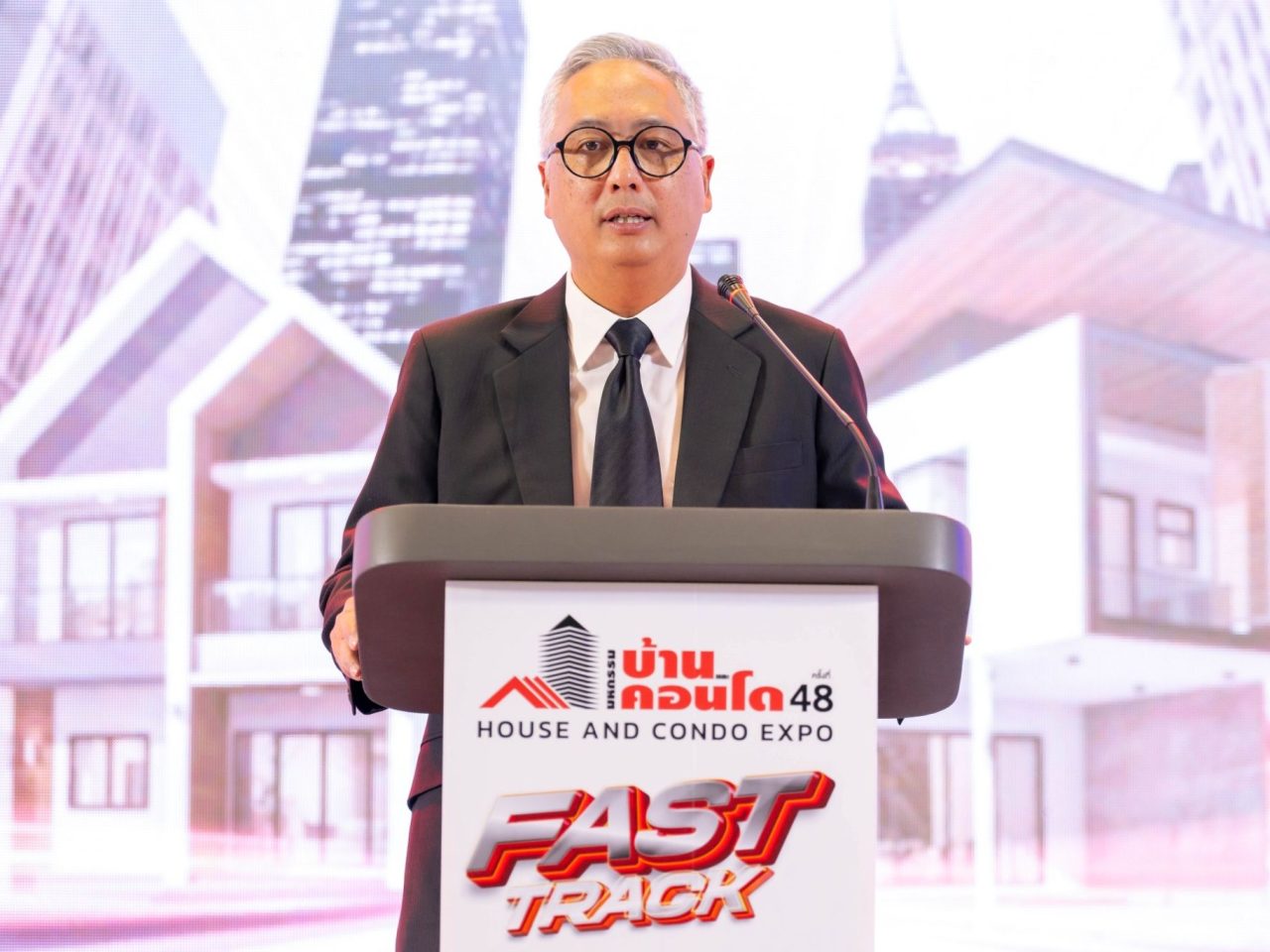 องคฤทธิ์ พรหมโยธี ประธานการจัดงานมหกรรมบ้านและคอนโด ครั้งที่