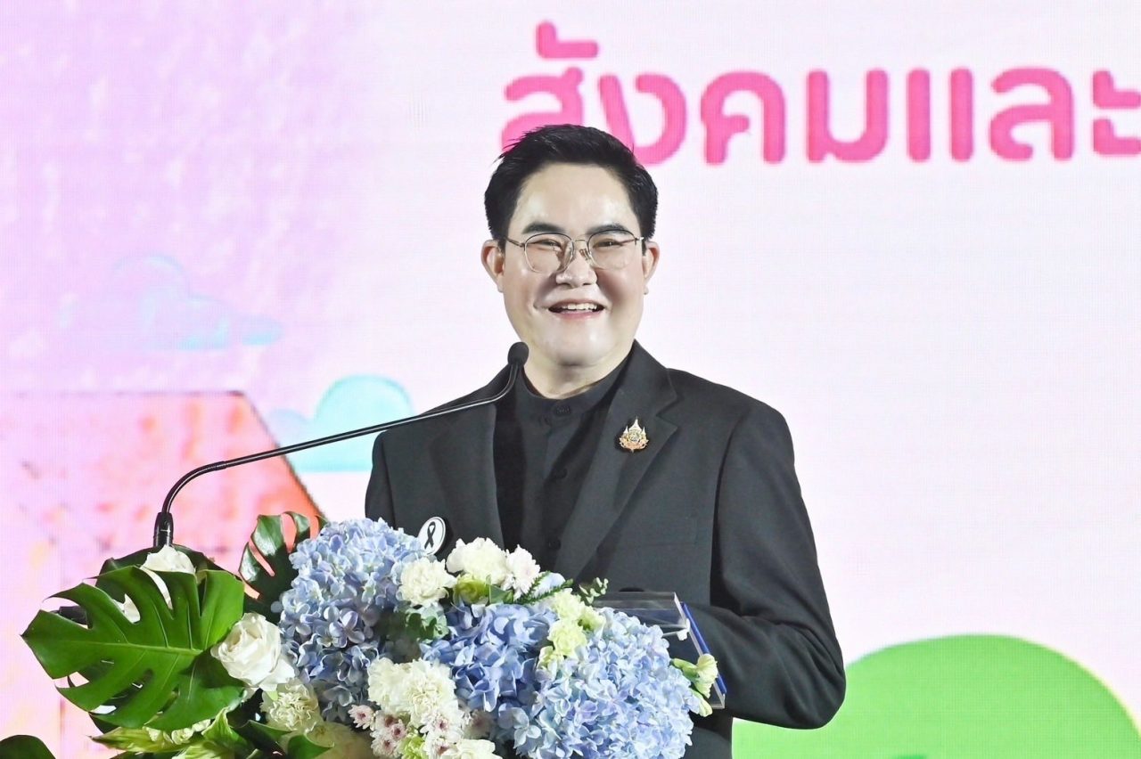 อัครา พรหมเผ่า