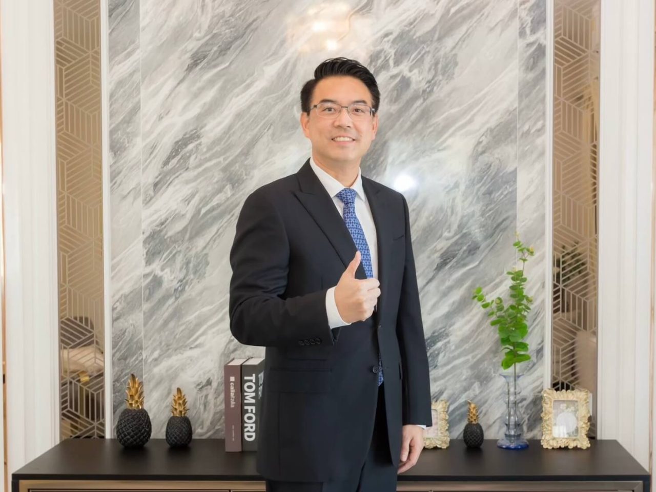 นายชูรัชฏ์ ชาครกุล กรรมการผู้จัดการ