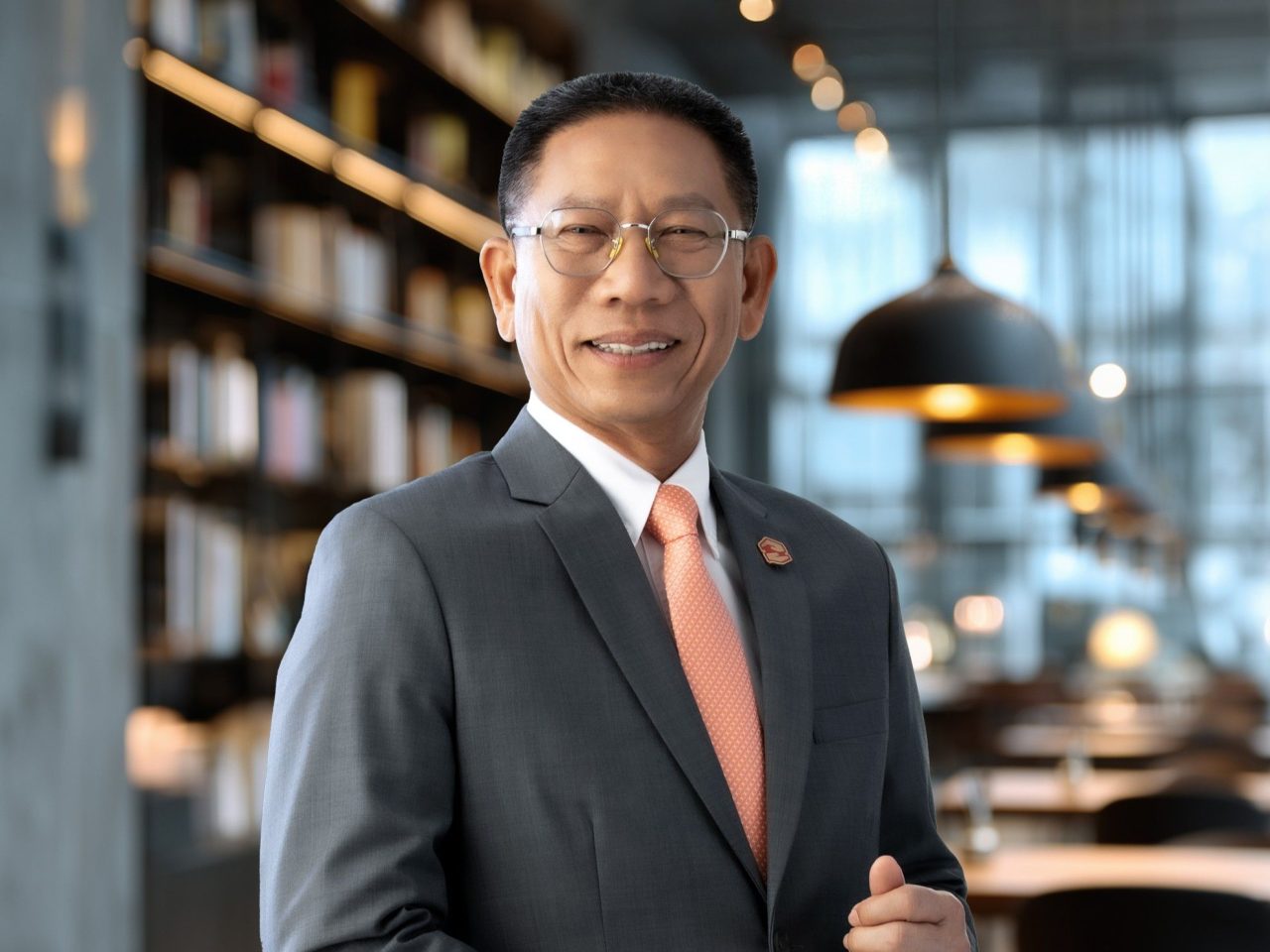 อัครุตม์ สนธยานนท์ ประธานกรรมการ ธนาคารอาคารสงเคราะห์