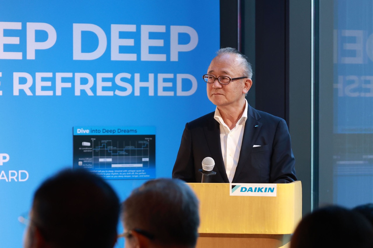 นายทากาโยชิ มิกิ ขนาดใหญ่