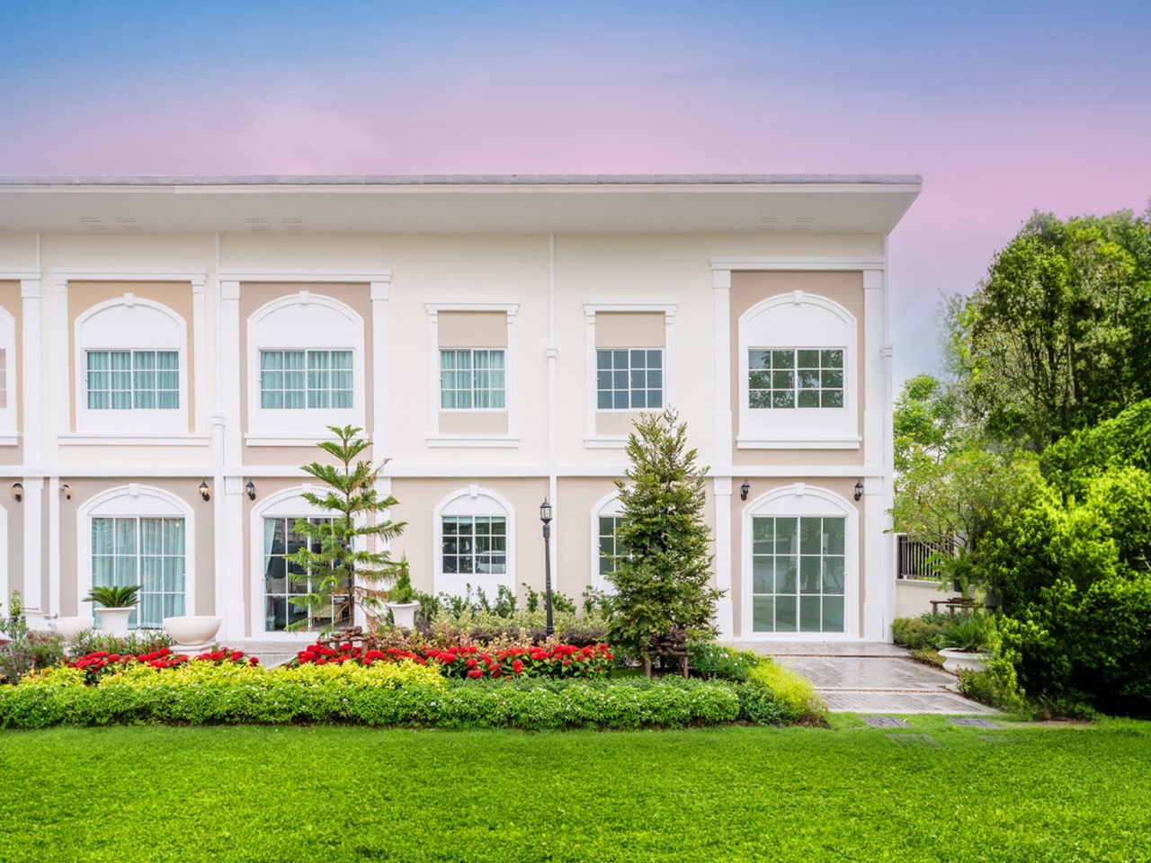 ลลิล ทาวน์ พัทยา นาจอมเทียน ขนาดใหญ่