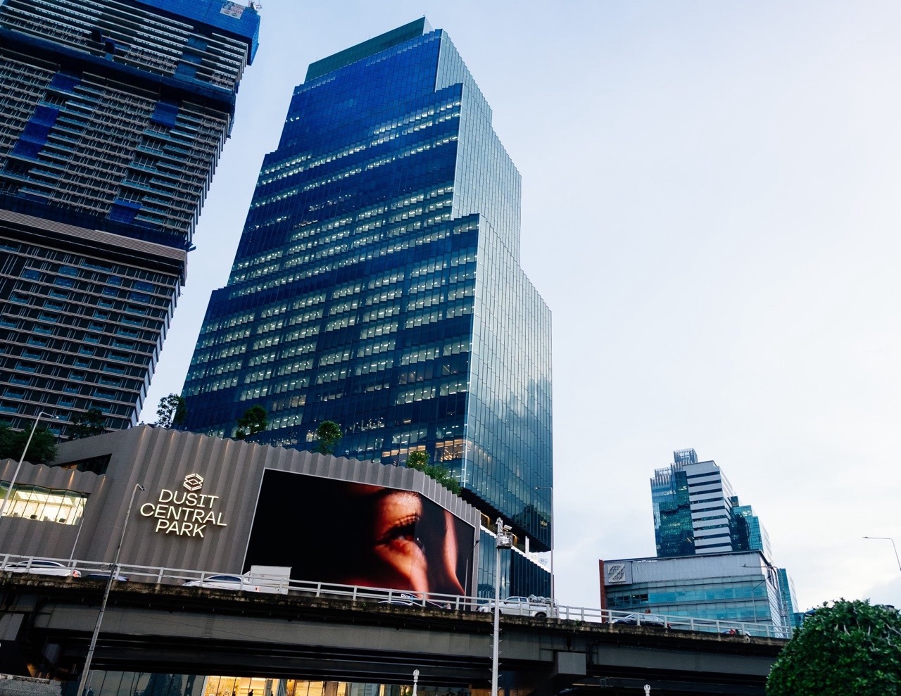 Central Park Offices ขนาดใหญ่