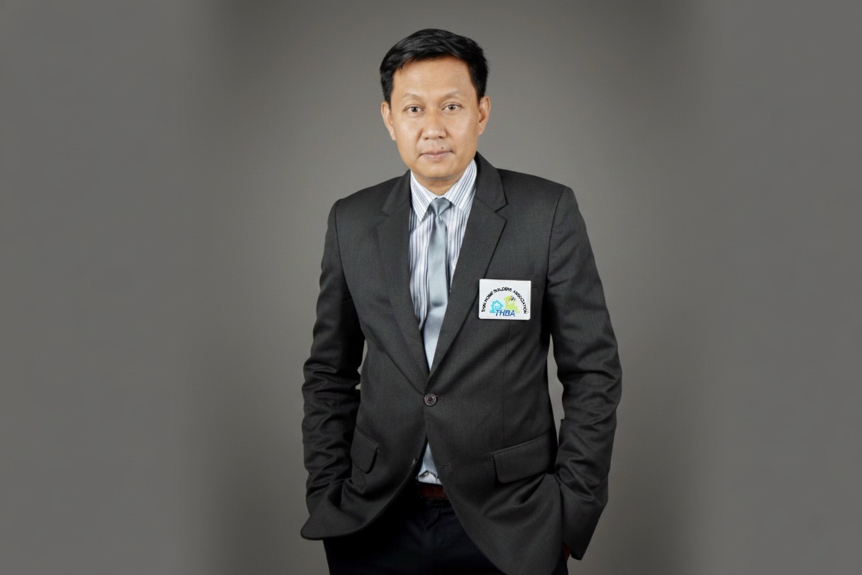 นิรัญ โพธิ์ศรี ขนาดใหญ่