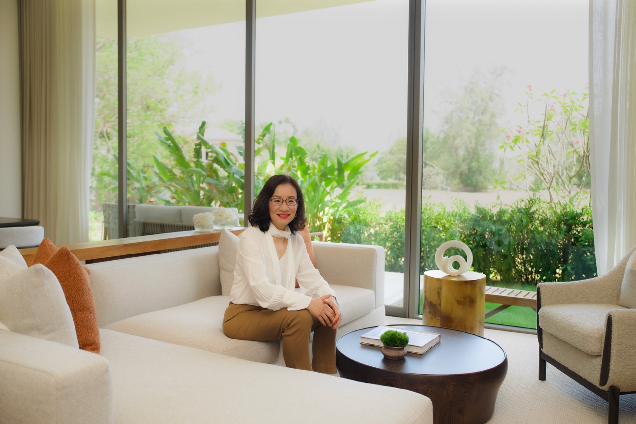 Ms La ead Kovavisaruch Managing Director Dusit Estate Company Limited ขนาดใหญ่