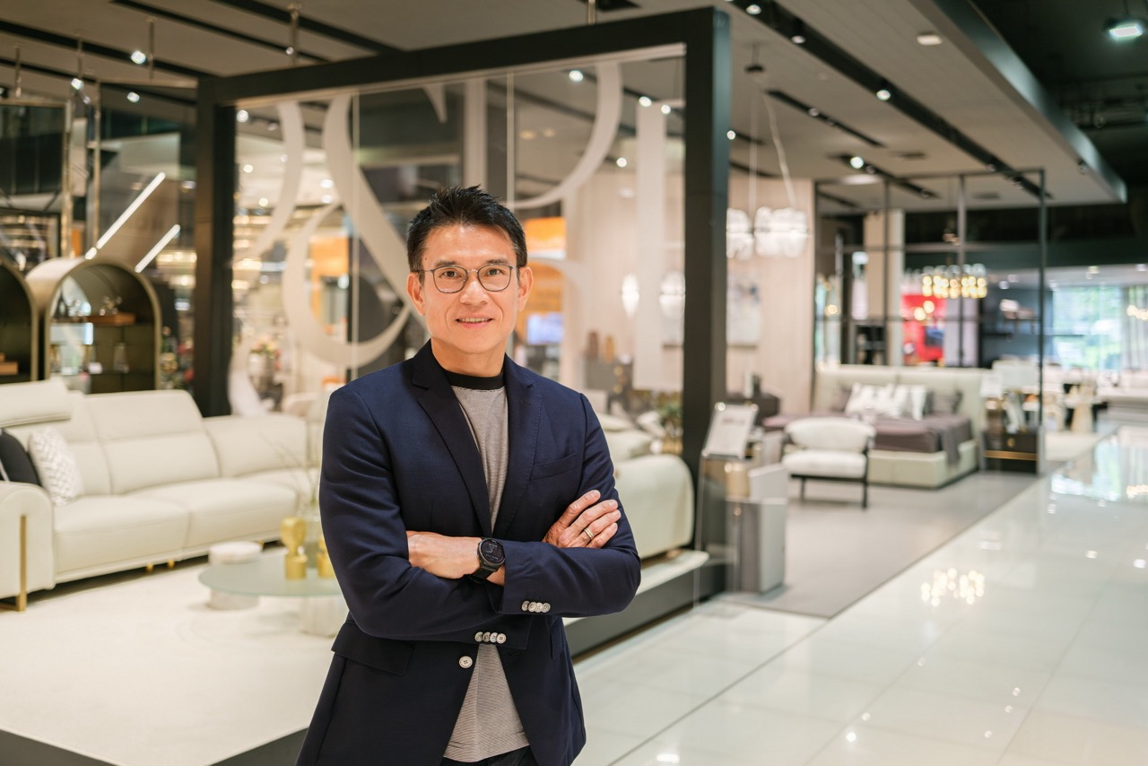คุณพิเดช ชวาลดิฐ กรรมการบริหารกลุ่มบริษัท เอสบี เฟอร์นิเจอร์ขนาดใหญ่