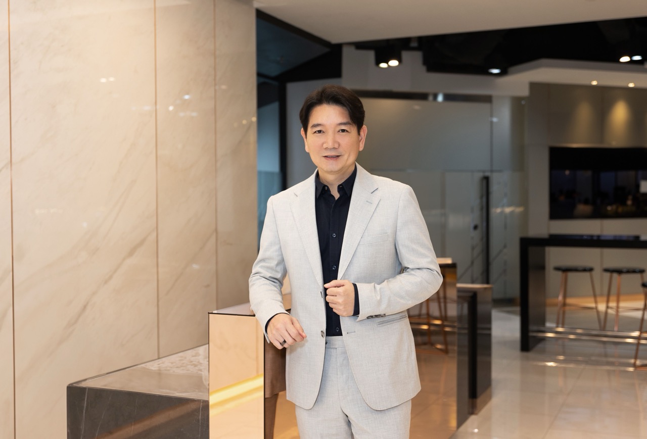 พีระพงศ์ จรูญเอก ขนาดใหญ่