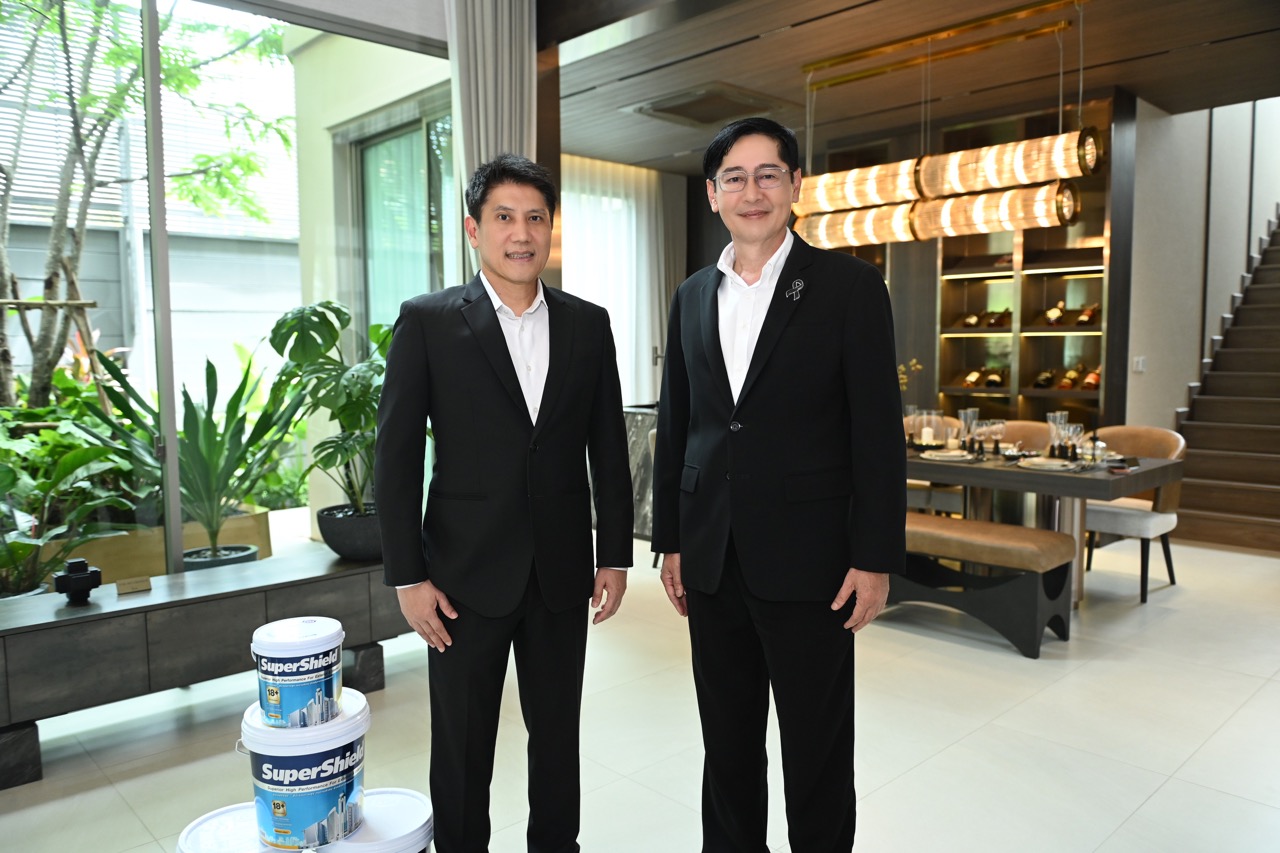 ภาพคุณจตุภัทร์ และคุณธีระ ขนาดใหญ่